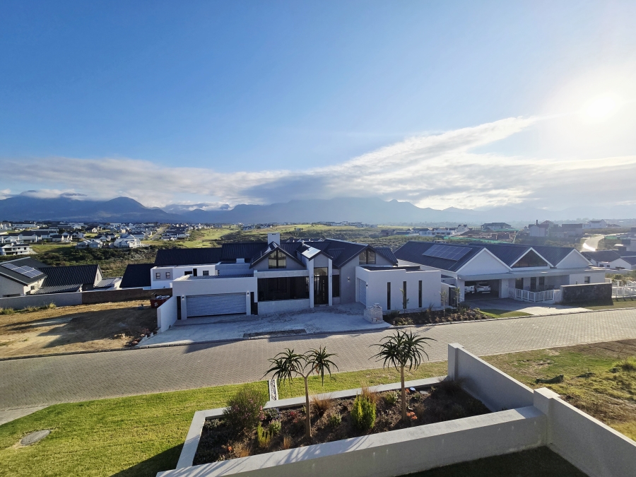 4 Bedroom Property for Sale in Kingswood Golf Estate Western Cape